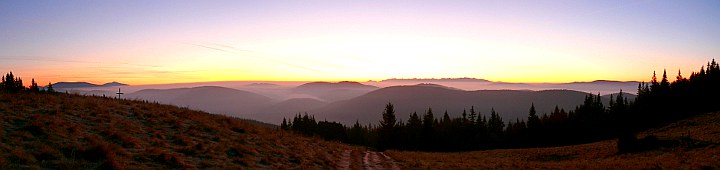 Wschód słońca nad Tatrami widziany z Rycerzowej.